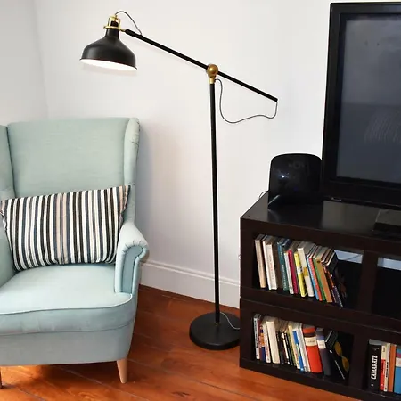 Frame House Apartment *